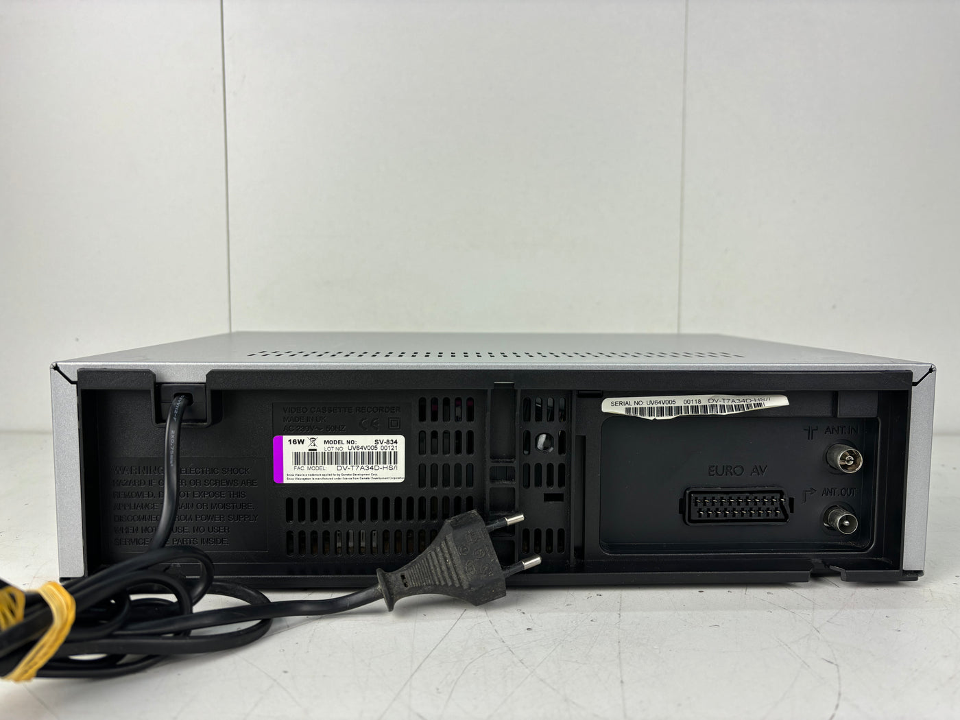 Daewoo SV-834 V500 VHS Video Cassette Recorder