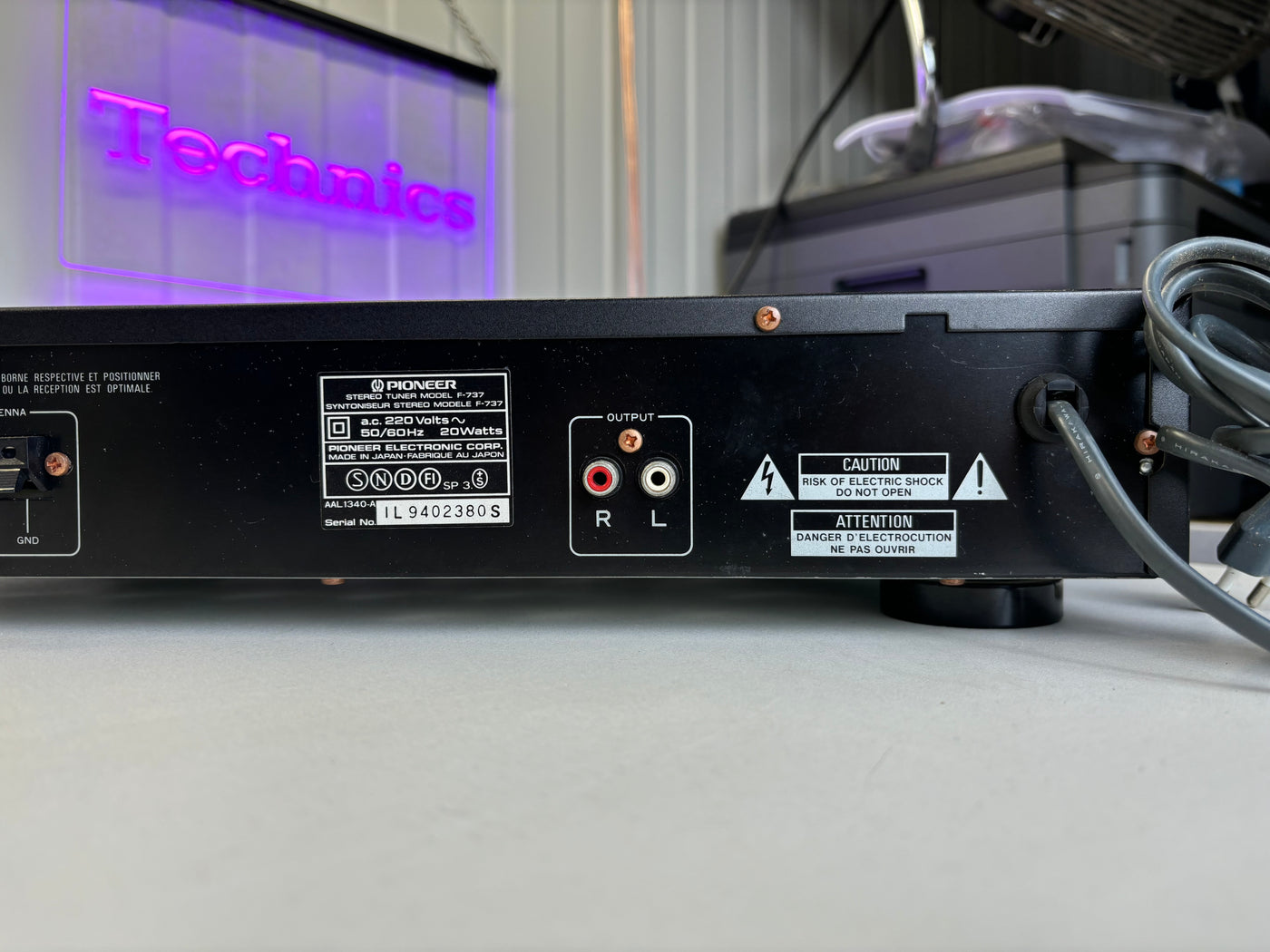 Pioneer F-737 FM/AM Stereo Tuner