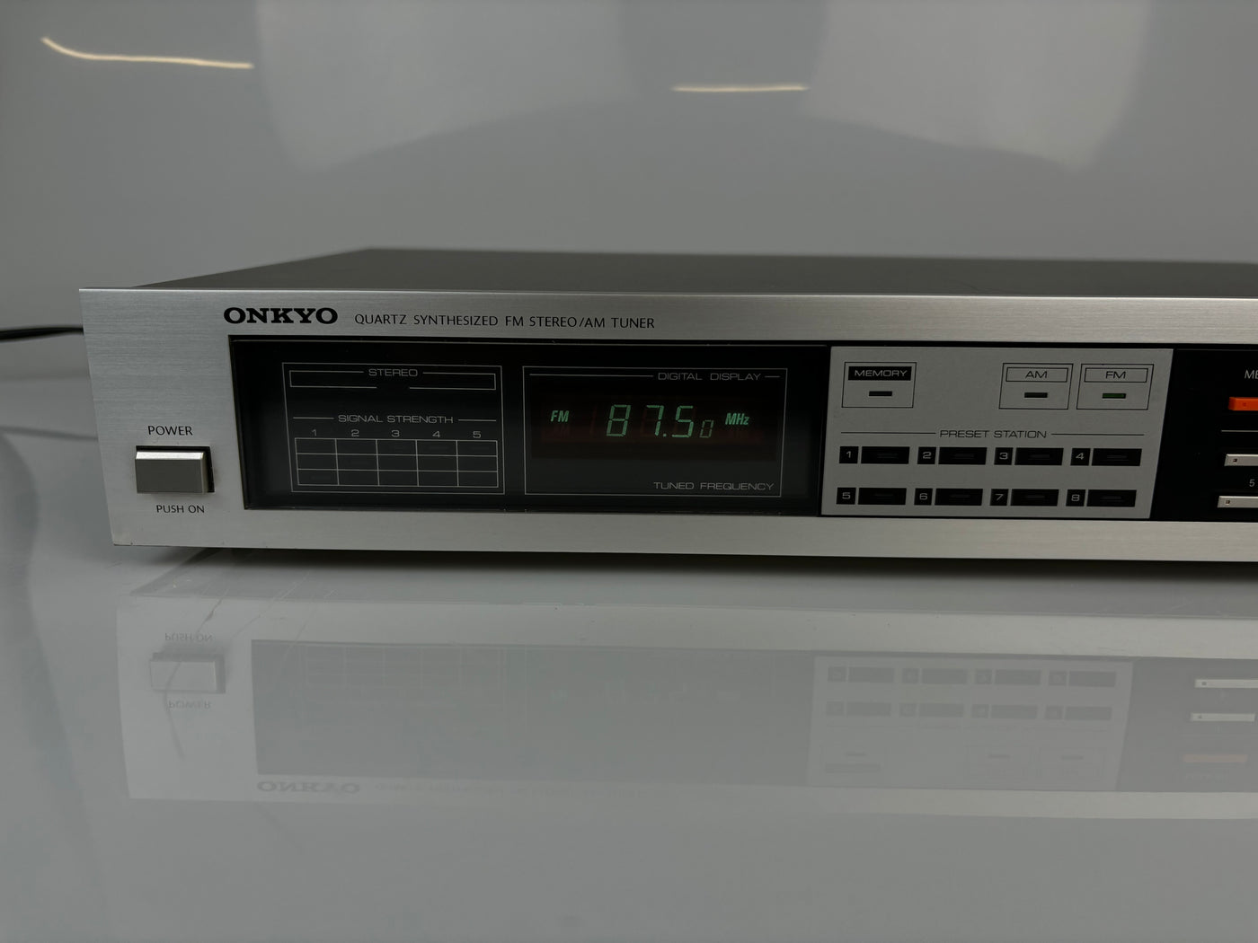 Onkyo T-33 Synthesized AM/FM Tuner