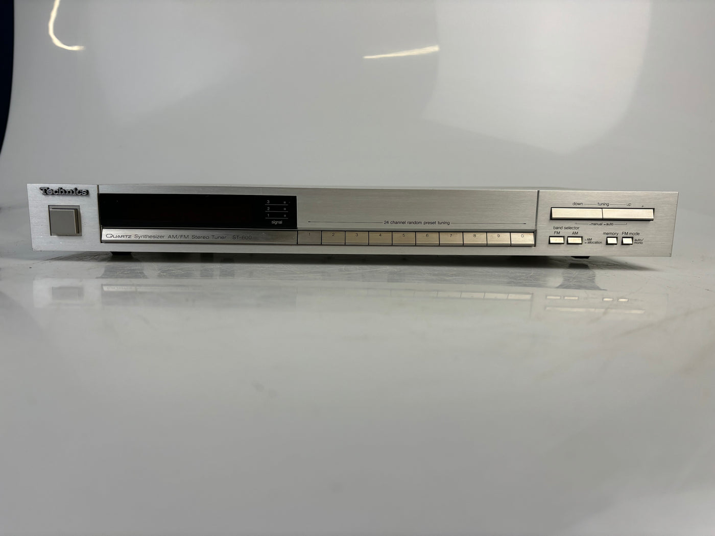 Technics ST-600 AM/FM Stereo Tuner
