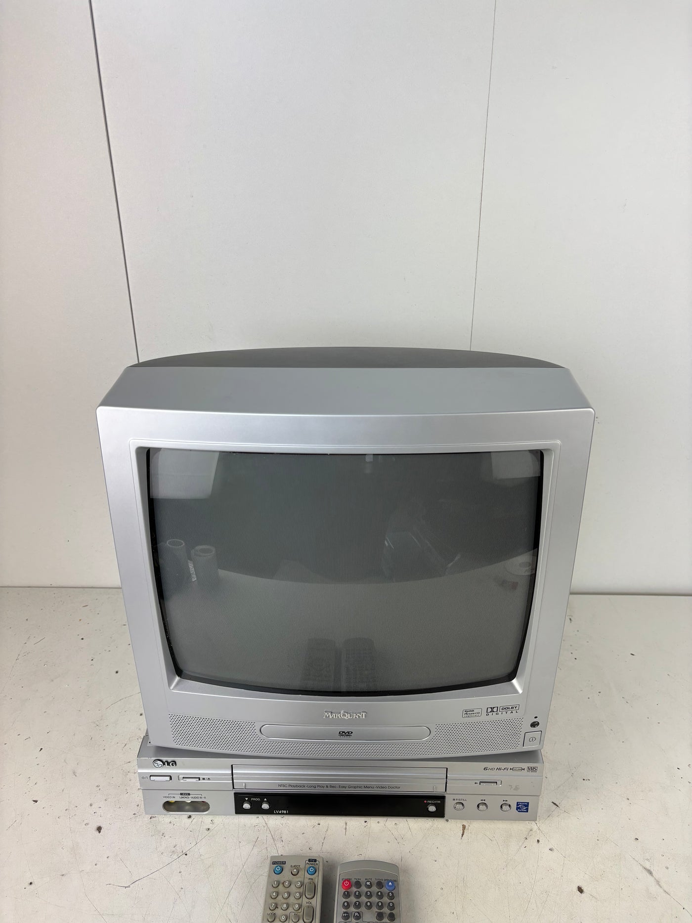 LG LV4961 VHS Videorecorder & Marquant MCT-1476TXT Colour TV + DVD Combo