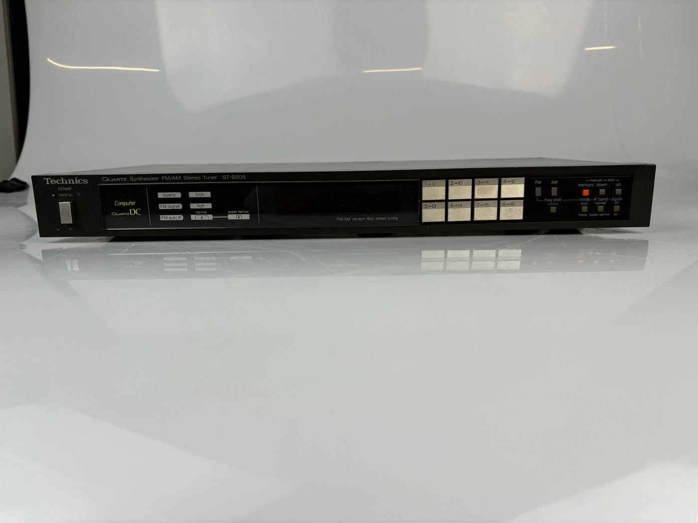 Technics ST-S505 Quartz Synthesizer FM/AM Stereo Tuner