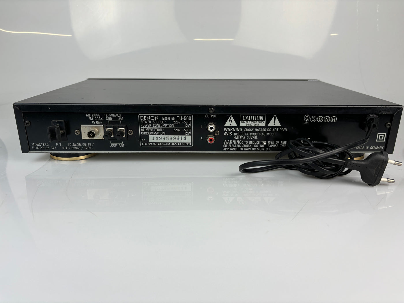 Denon TU-560 Precision Audio Component / AM-FM Stereo Tuner