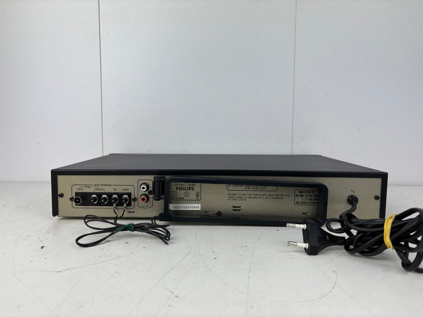 Philips FT-561 FM/AM Stereo Tuner