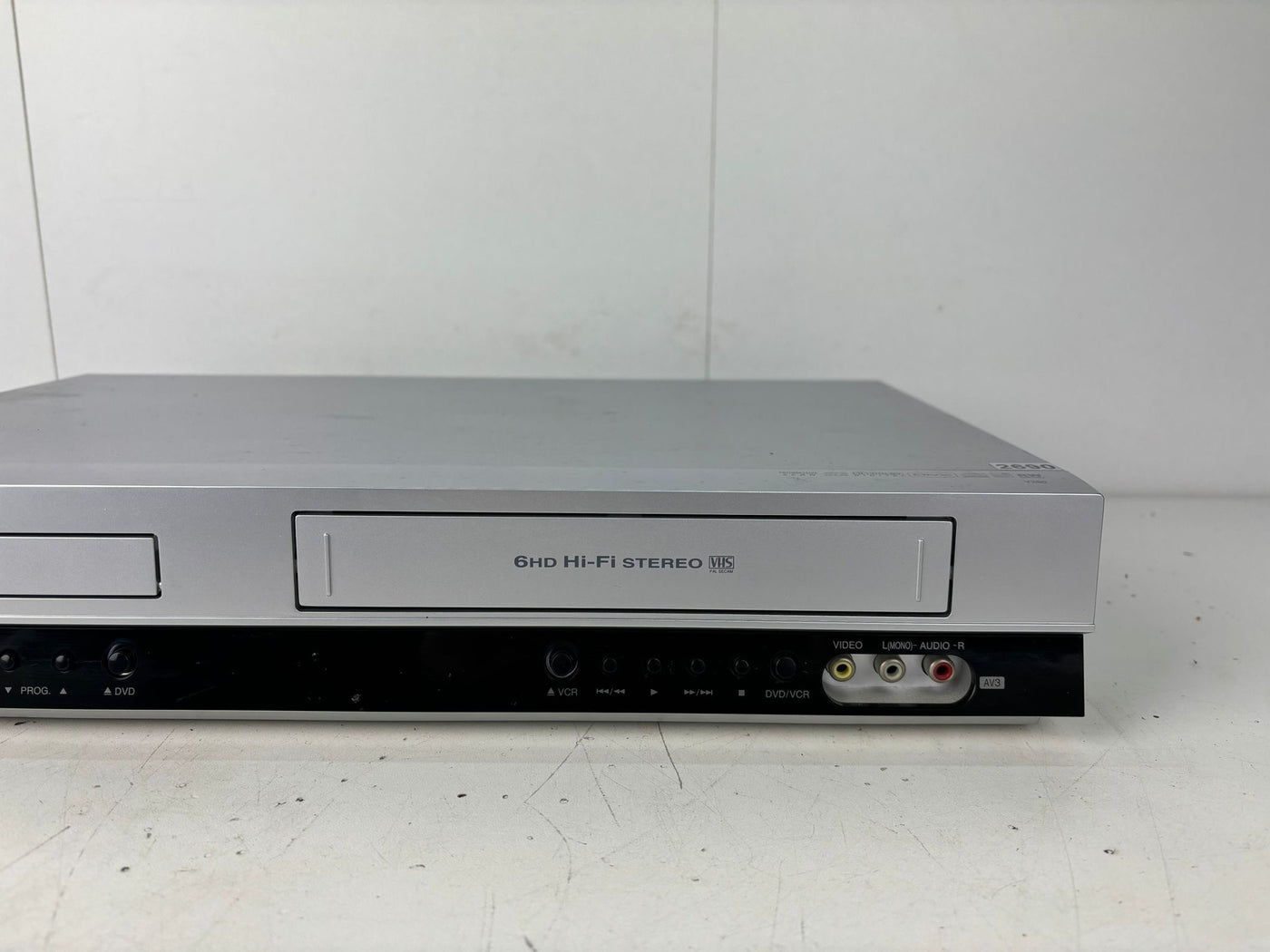 LG V260 Video Cassette Recorder / DVD Combi