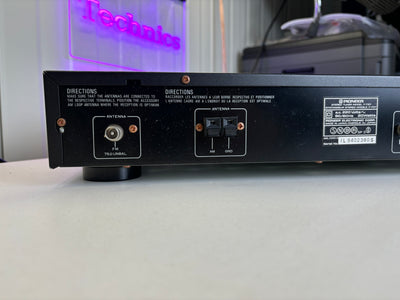 Pioneer F-737 FM/AM Stereo Tuner