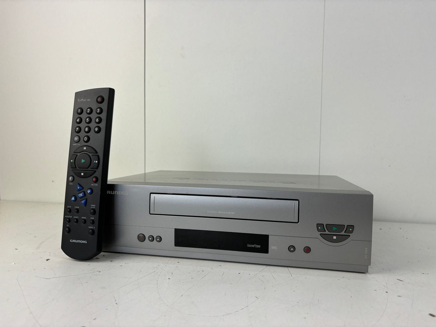 Grundig GV 9000 VHS Videorecorder - With Remote