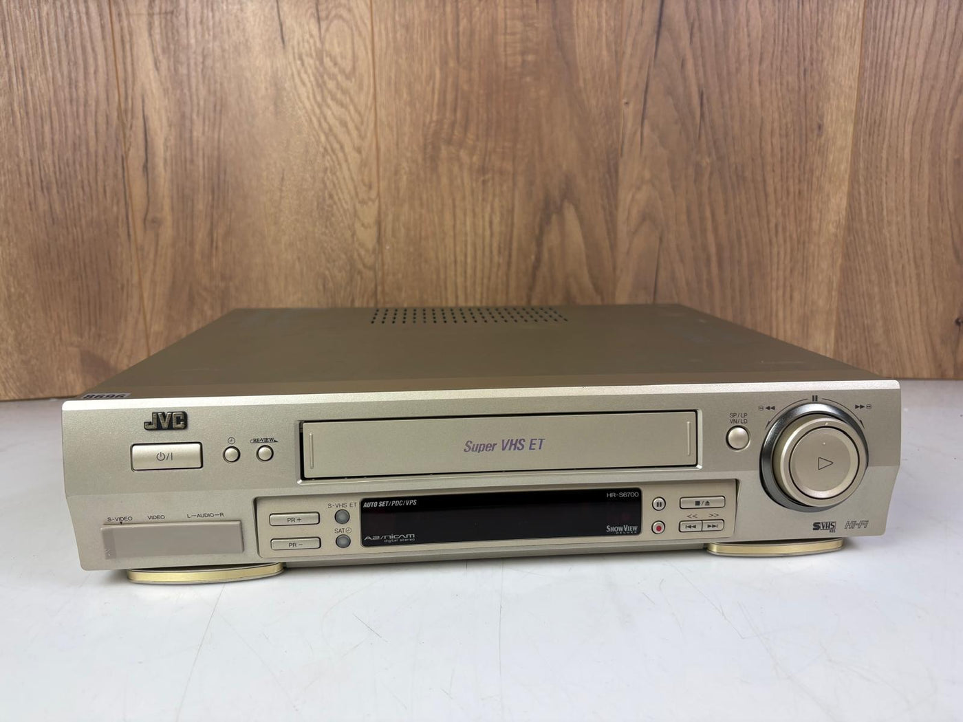 JVC HR-S6700 Super VHS ET Video Cassette Recorder