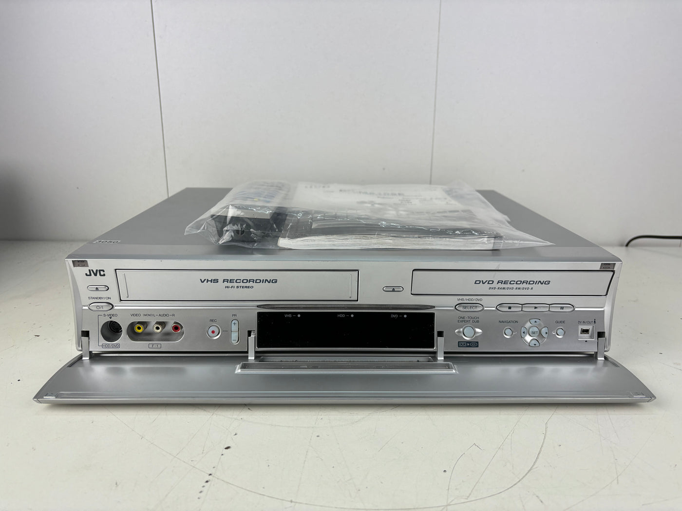 JVC DR-MX10SE VHS Videorecorder / DVD Combi - With Remote (VHS defect)
