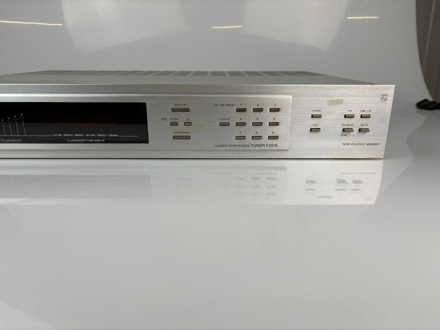 Philips F2516 Quartz Synthesized Tuner