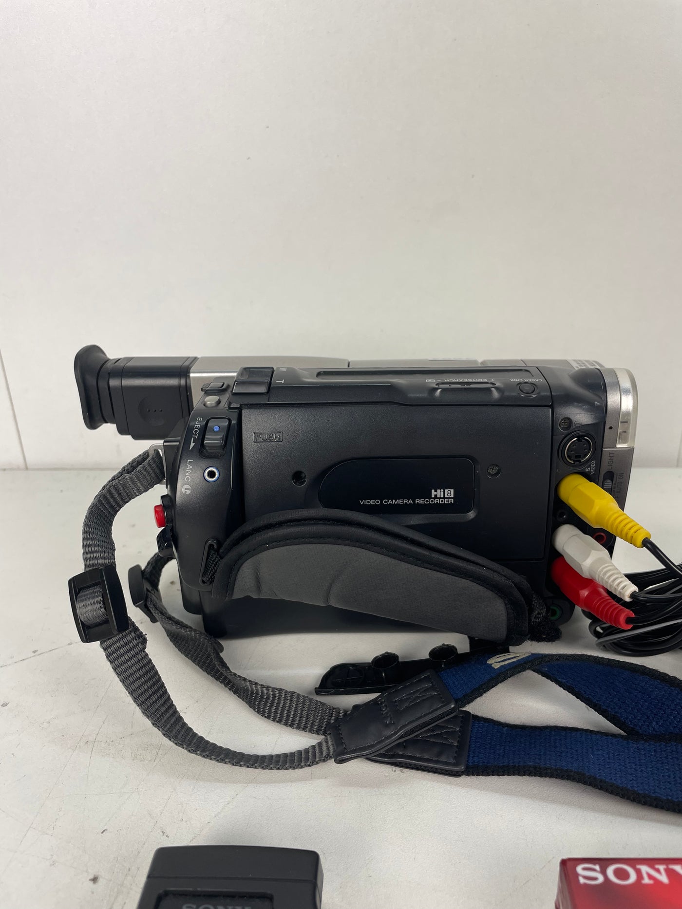 Sony NP-F330 Digita Handycam Vision Hi8 XR | With Accesoires