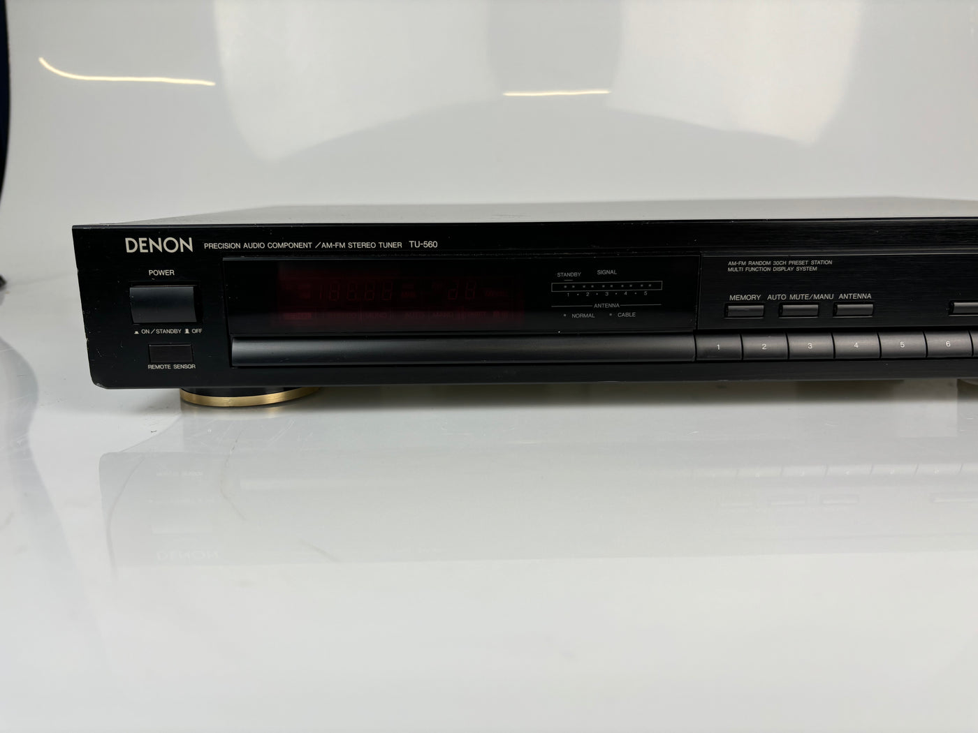 Denon TU-560 Precision Audio Component / AM-FM Stereo Tuner