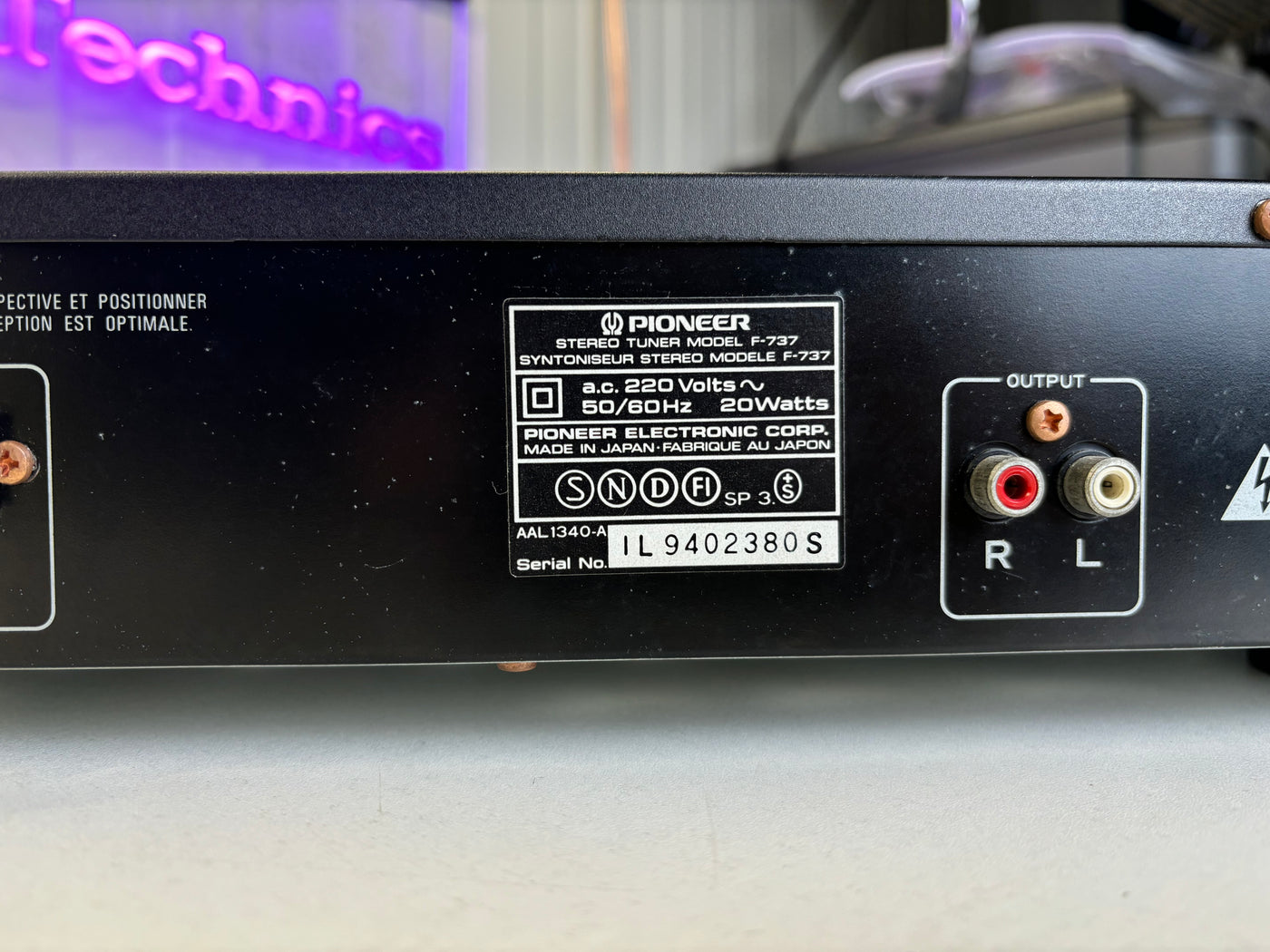 Pioneer F-737 FM/AM Stereo Tuner