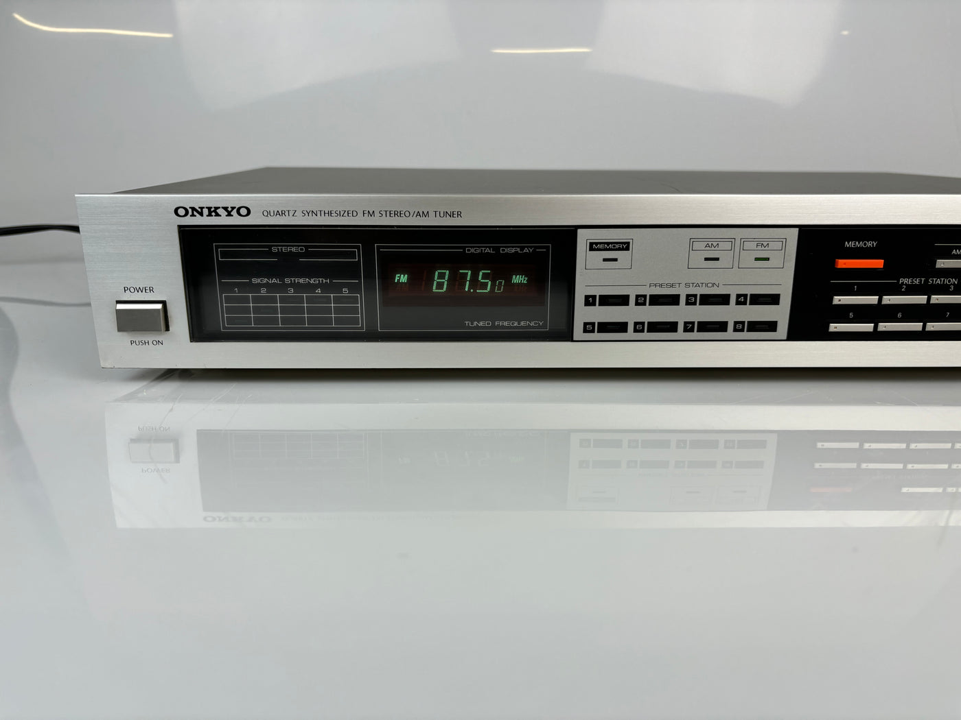 Onkyo T-33 Synthesized AM/FM Tuner