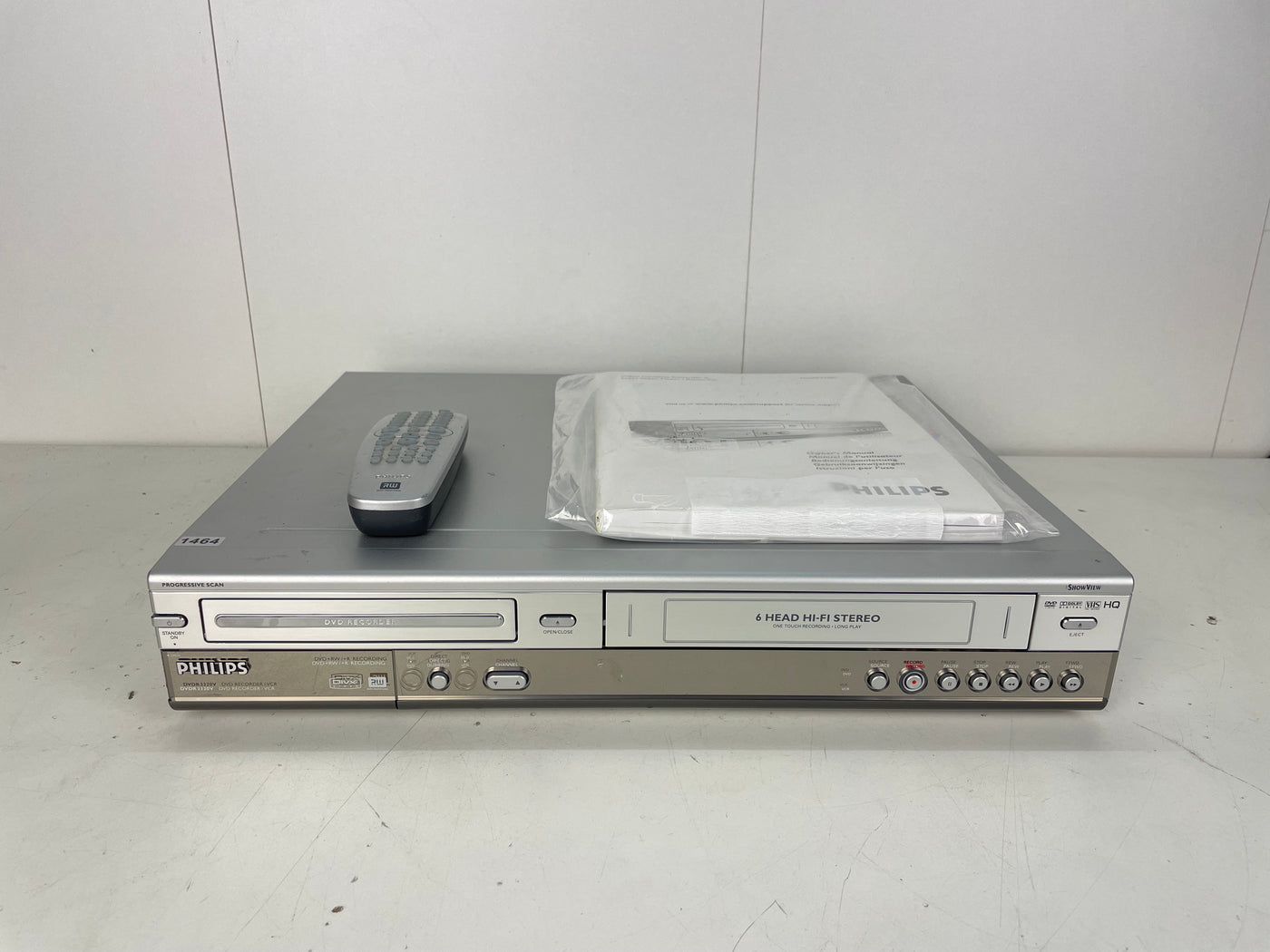 Philips DVDR3320V/19 Video Cassette Recorder & Dvd video player / recorder | with remote and user manual