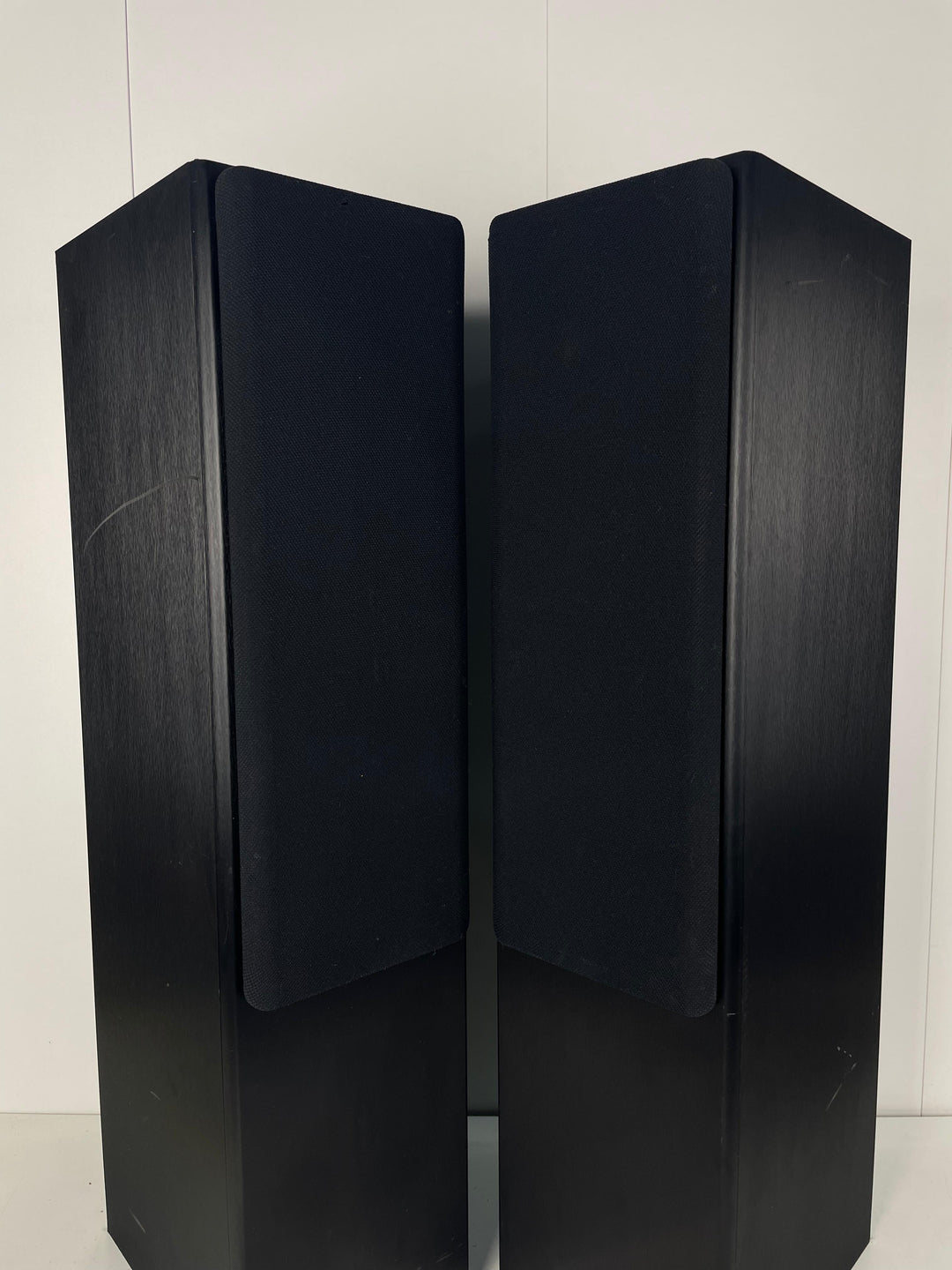 TANNOYのMERCURY F3 Tannoy Mercury F3 Slimline 2-Way Floorstanding Loudspeaker