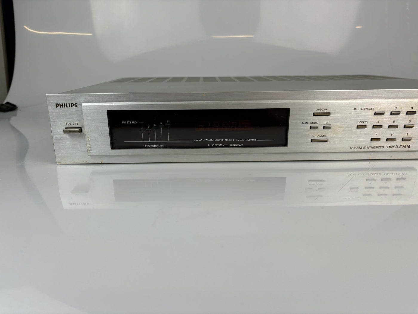 Philips F2516 Quartz Synthesized Tuner