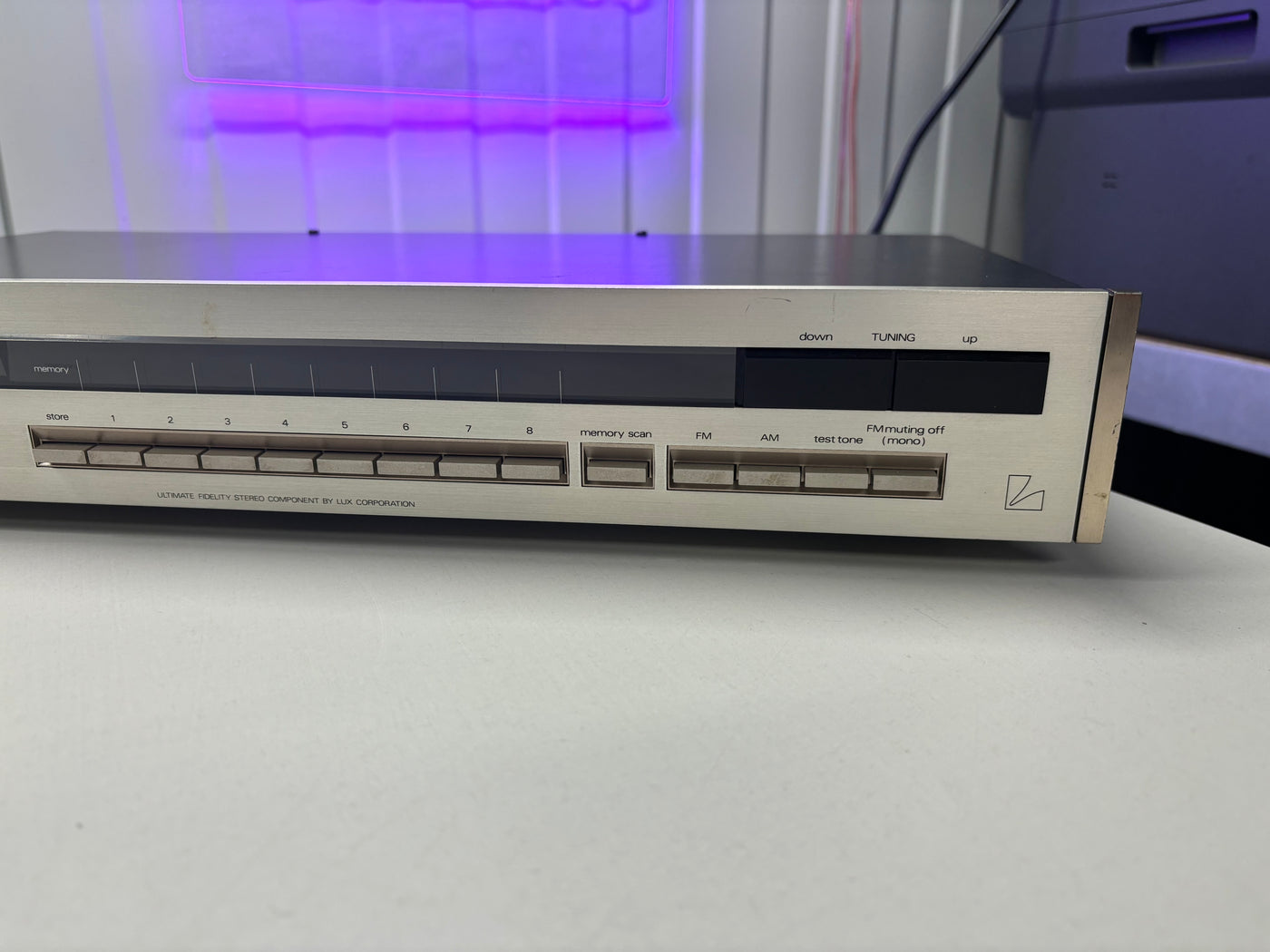 Luxman T-250 FM/AM Stereo Tuner