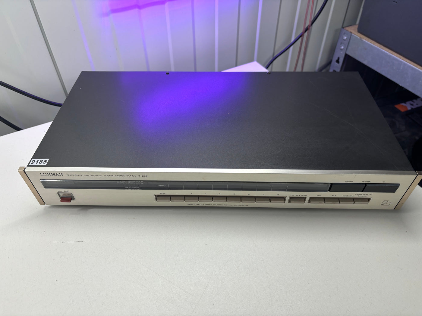 Luxman T-250 FM/AM Stereo Tuner