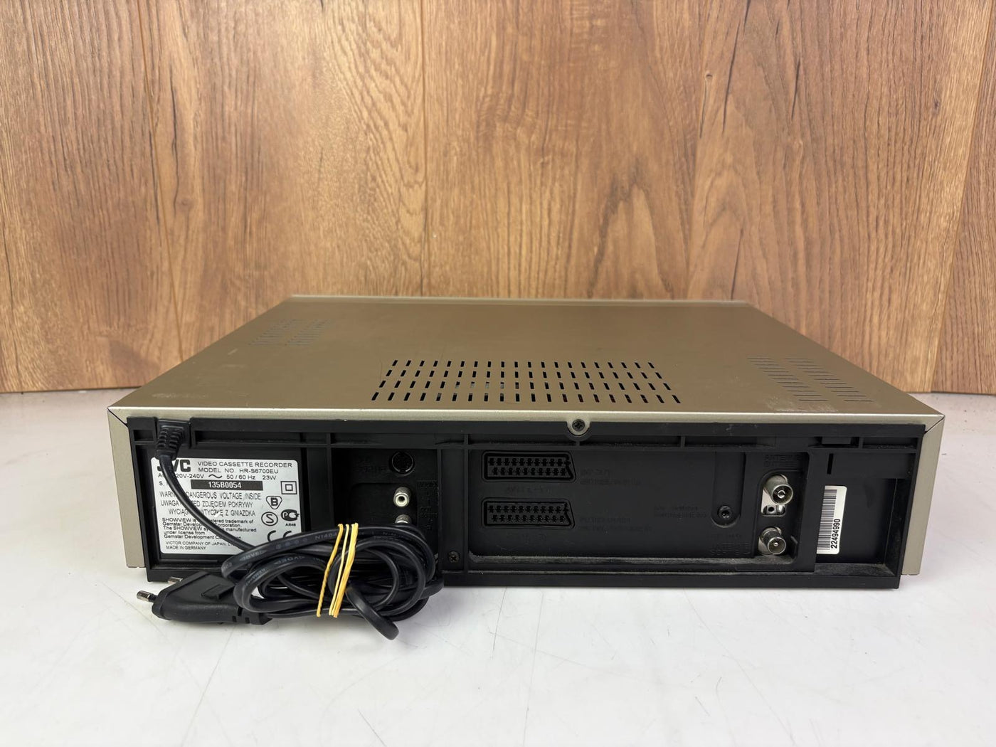 JVC HR-S6700 Super VHS ET Video Cassette Recorder