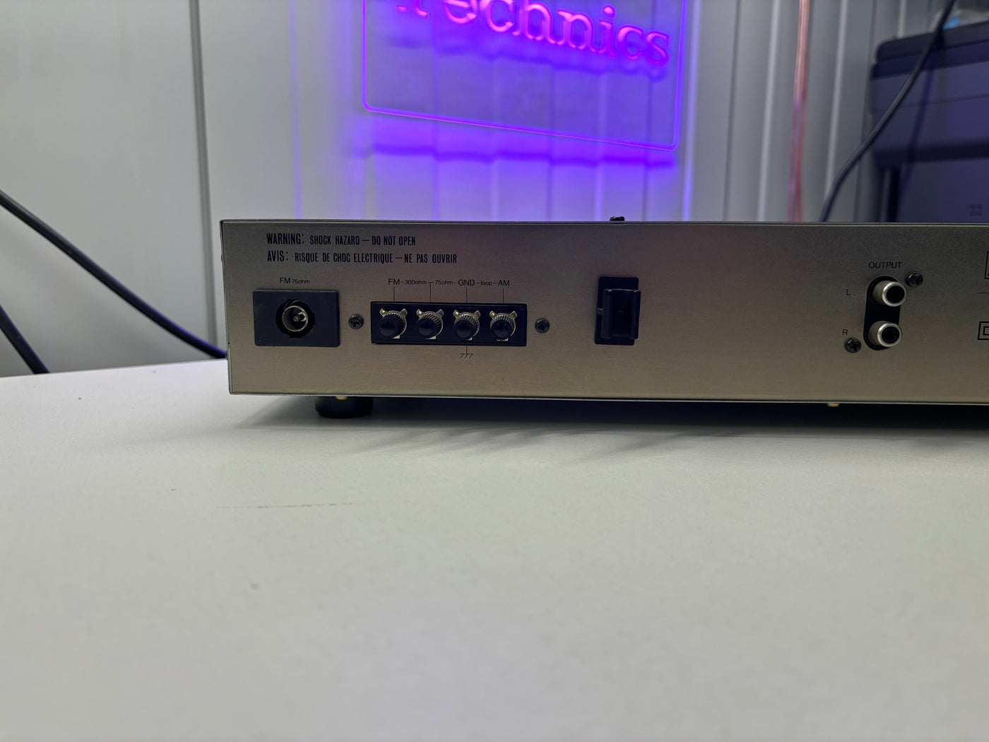 Luxman T-250 FM/AM Stereo Tuner