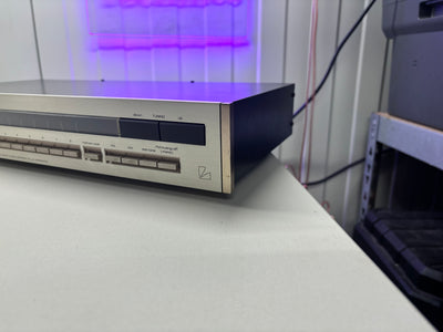 Luxman T-250 FM/AM Stereo Tuner