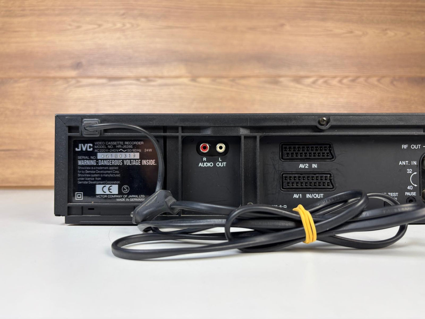 JVC HR-J628 VHS Video Recorder