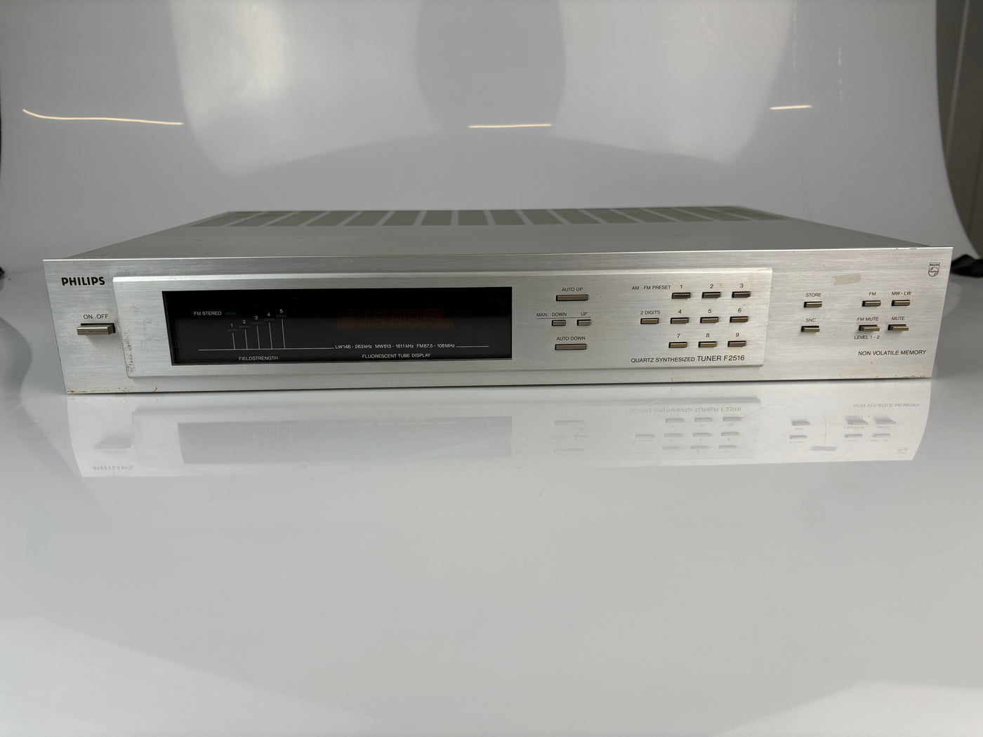 Philips F2516 Quartz Synthesized Tuner