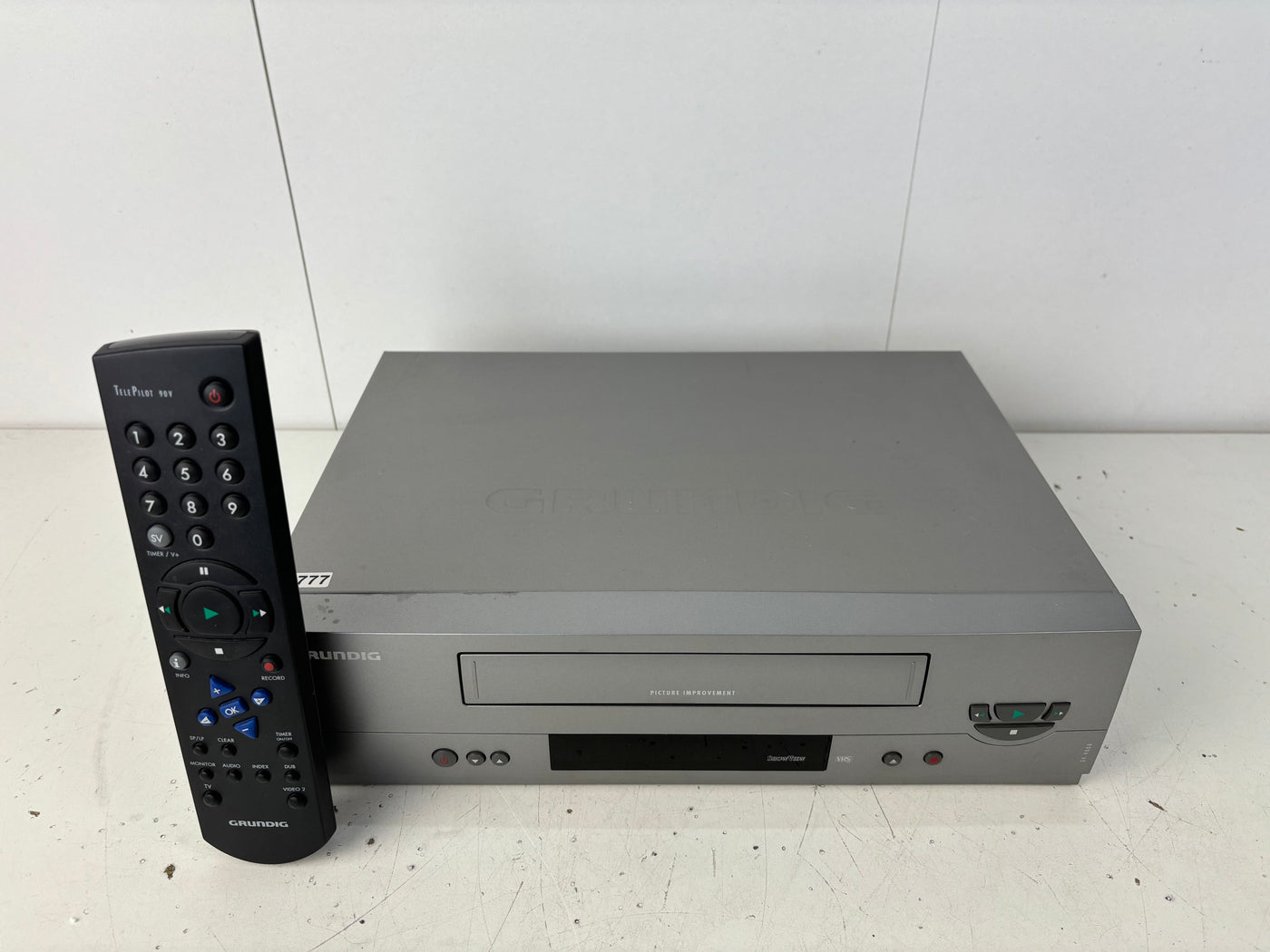 Grundig GV 9000 VHS Videorecorder - With Remote