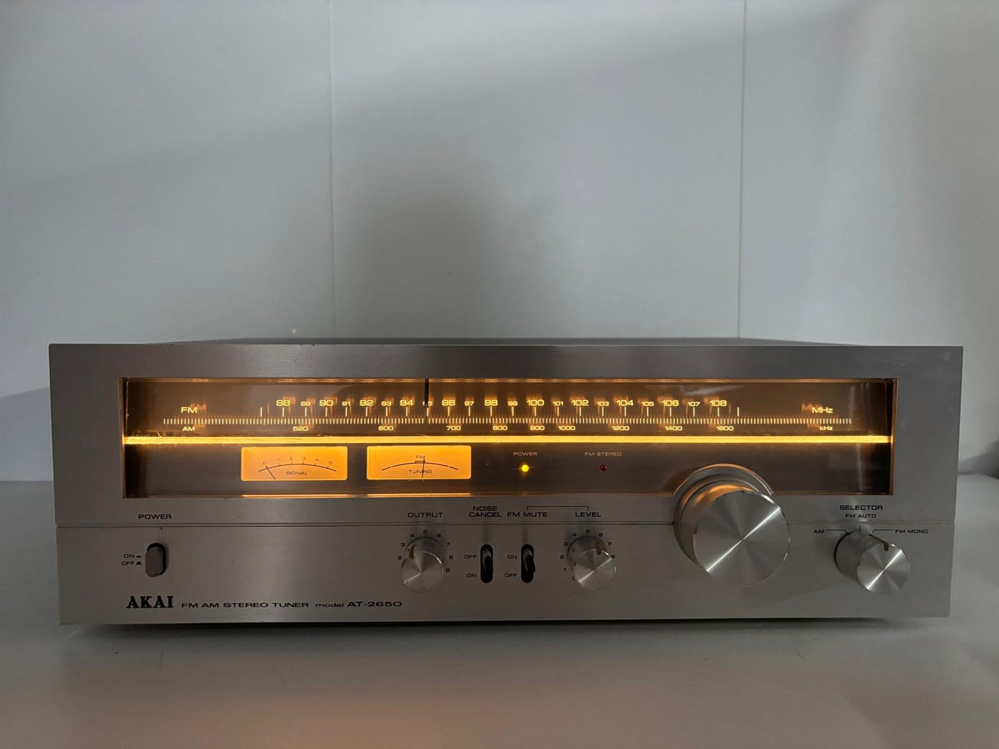 Akai AT-2650 FM AM Stereo Tuner