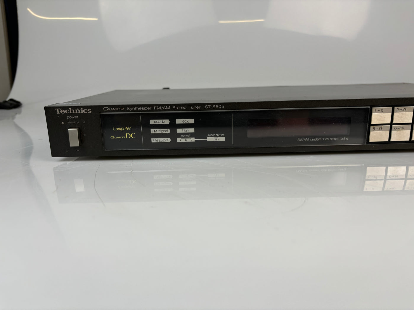 Technics ST-S505 Quartz Synthesizer FM/AM Stereo Tuner